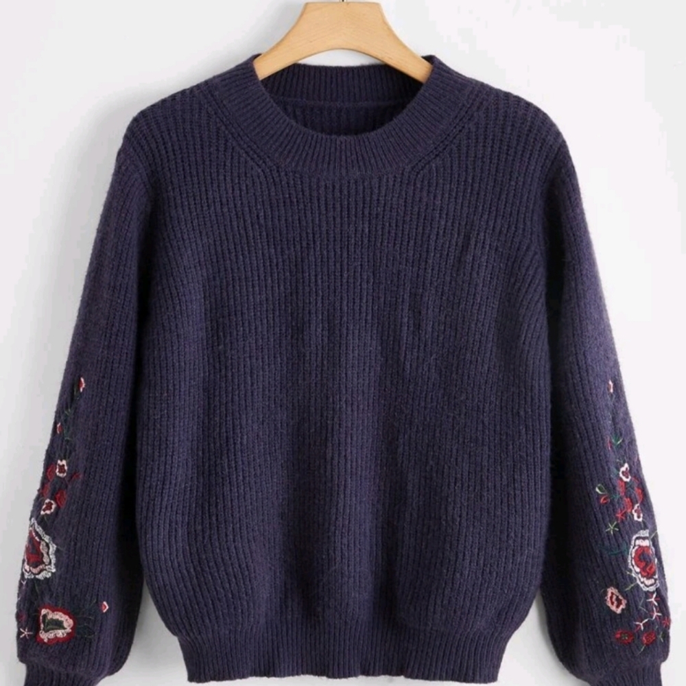 💐Floral Embroidered Sleeve Sweater💐